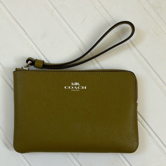 Coach Corner Zip Leather Wristlet in Citron - Picture 2 of 9